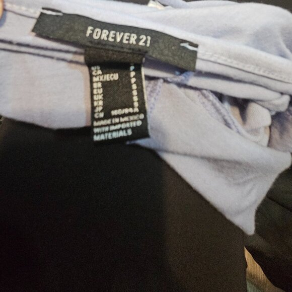 Forever 21 White Long Sleeve Cropped Top with Tie Hem Size Small - Picture 4 of 4